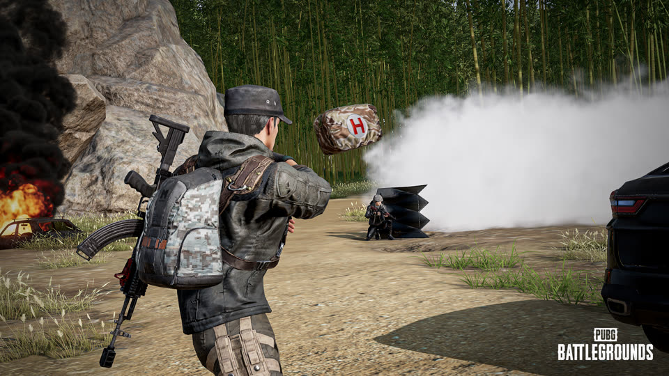 Official PUBG Update 43.1 still — operator carrying a ground item without inventory space